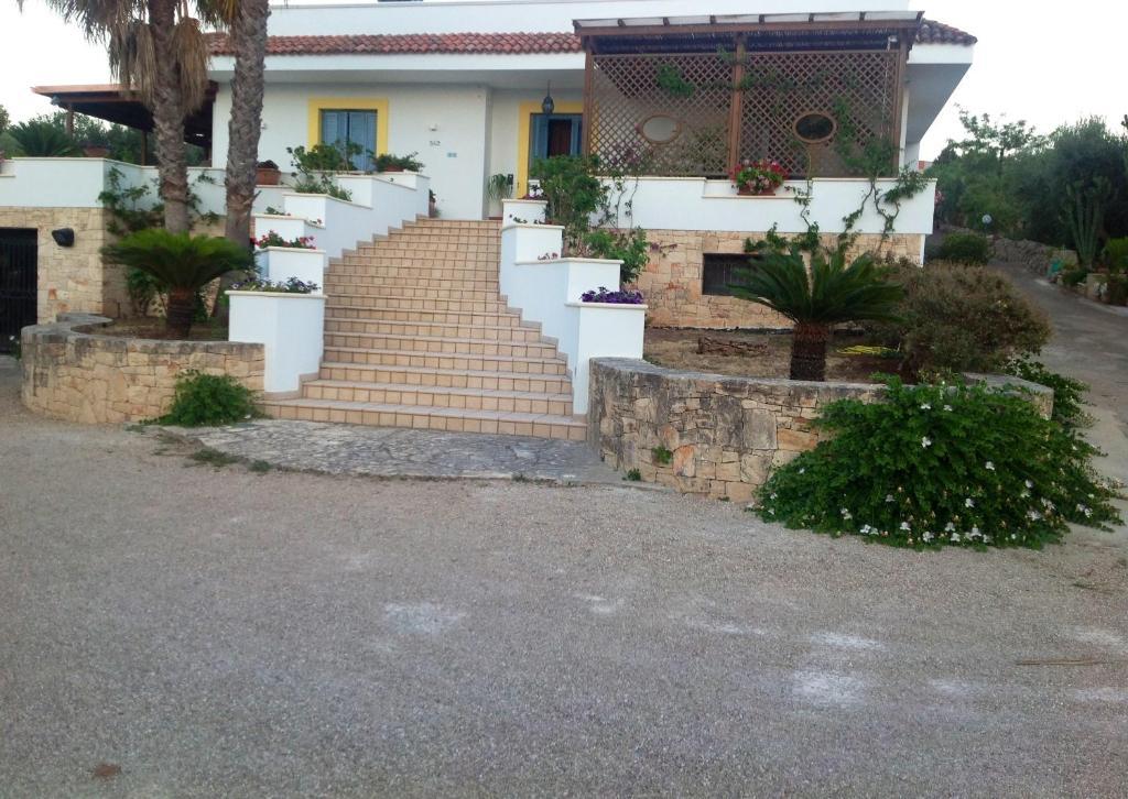 B&B Villa Colfiorito Галиполи Екстериор снимка